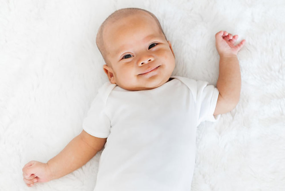 Under baby. Baby in Shirt. Baby girl in Bodysuit. Toll and Shirt Baby. Zibinlar.